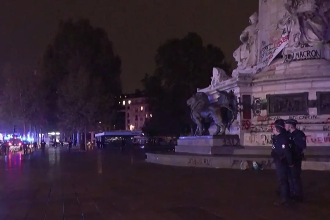 Francia, torna la calma dopo l'ordine di coprifuoco nelle zone della protesta