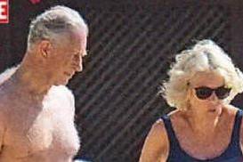 Carlo e Camilla alle Barbados, la coppia reale in costume da bagno