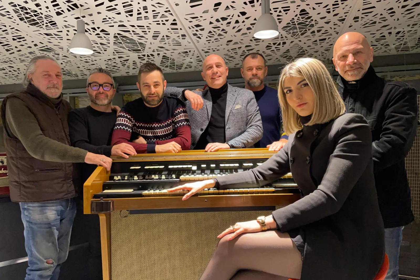 I musicisti Dino Madau, Tore Deriu, Emanuele Lobino, Sandro Pireddu, Marco Benevole, Pinuccio Salis e Sara Pireddu (foto Oggianu)