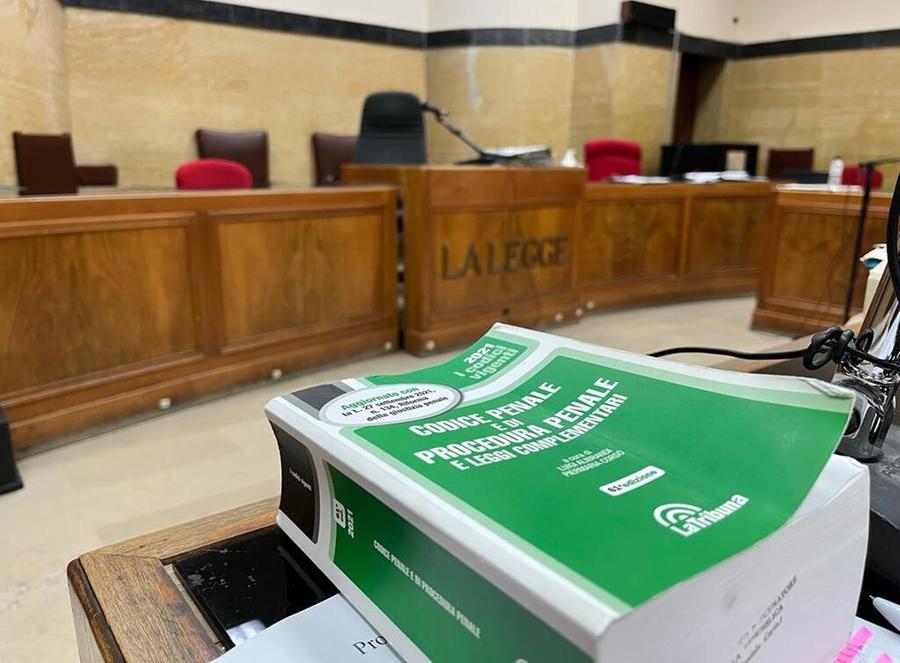 Filma gli abusi sulla sorellina: 16 anni