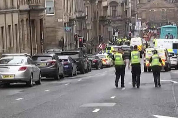 Glasgow, attacco con coltello: ucciso l'attentatore, grave un poliziotto VIDEO