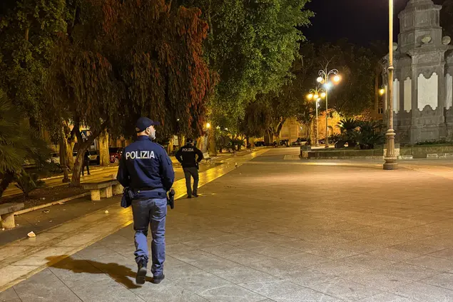 Polizia in piazza del Carmine