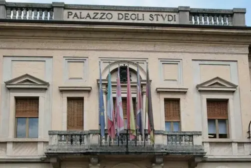 Il liceo Botta (foto Ansa)
