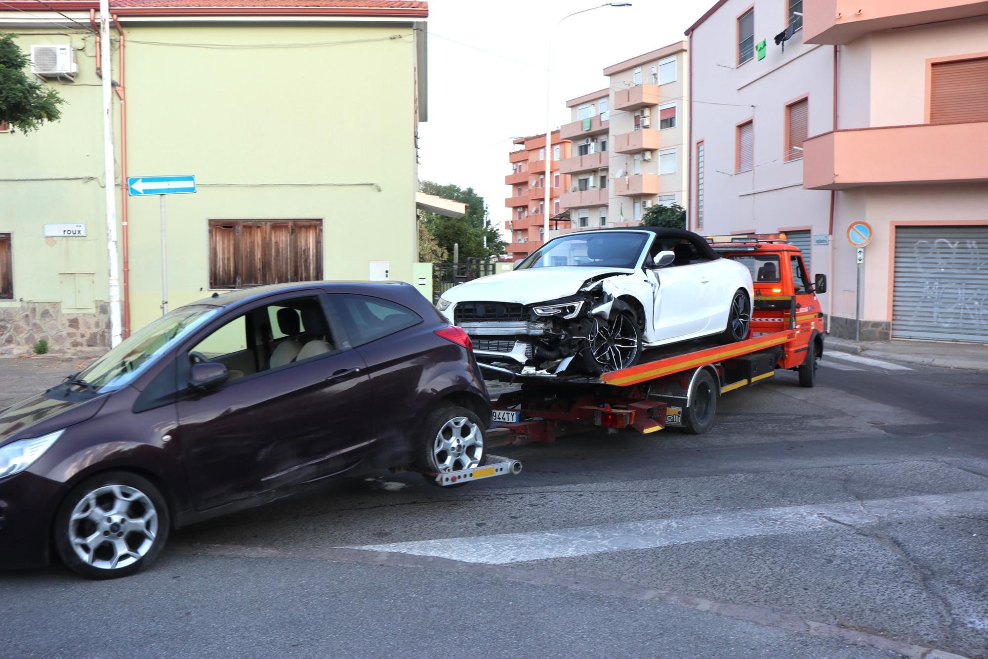La Ford Ka e l'Audi danneggiate (L'Unione Sarda - Murru)
