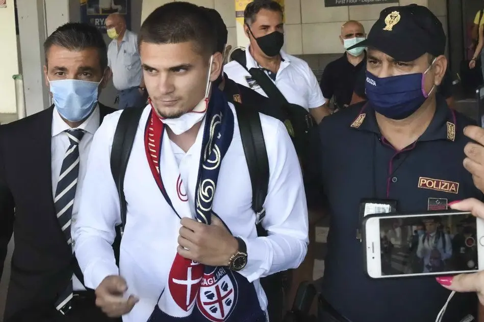 Marin sbarca a Cagliari (foto L'Unione Sarda)