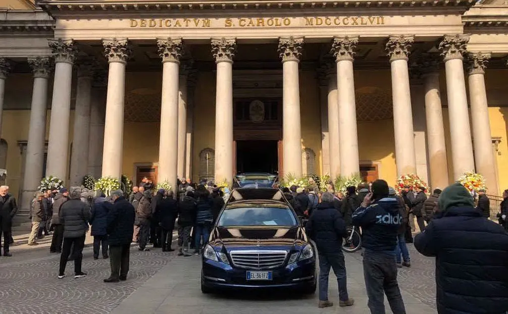 Le esequie sono state celebrate nella chiesa di San Carlo al Corso, a Milano