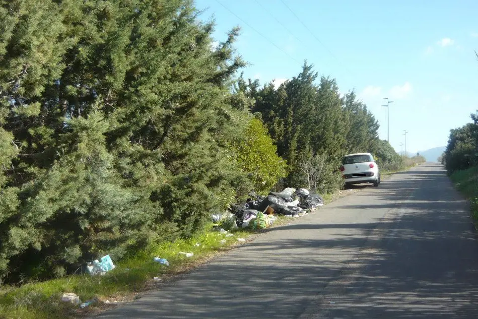 La strada dove è stata trovata l'auto con il corpo (Foto R.Serreli)