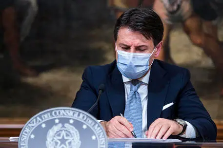 A marzo Conte mette in lockdown l'Italia intera