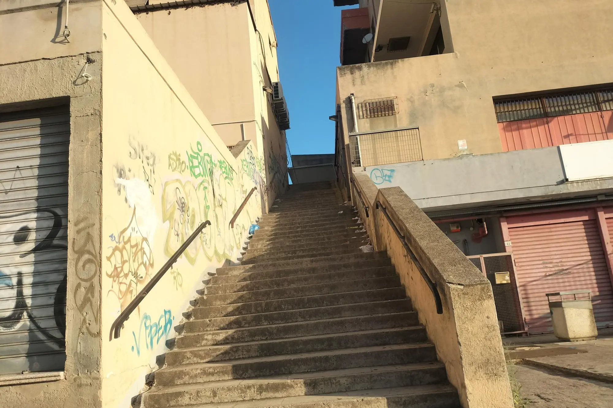 La scalinata fra piazza Ciusa e via Lucania. (Foto Scano)