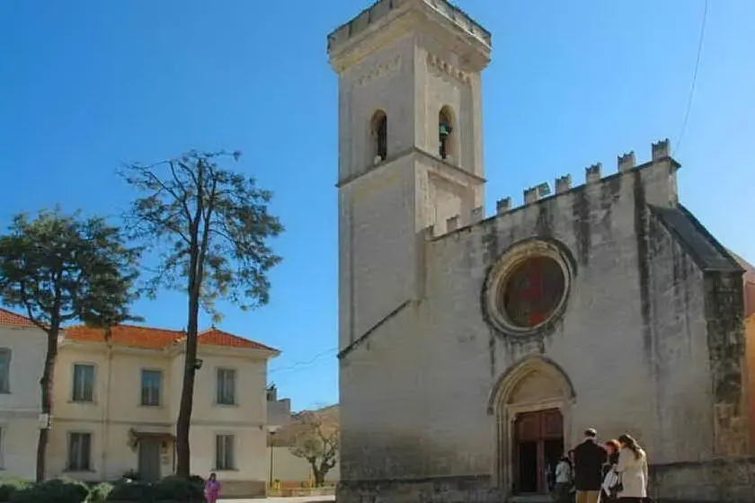 Il piazzale della chiesa a Sestu (Archivio L'Unione Sarda)