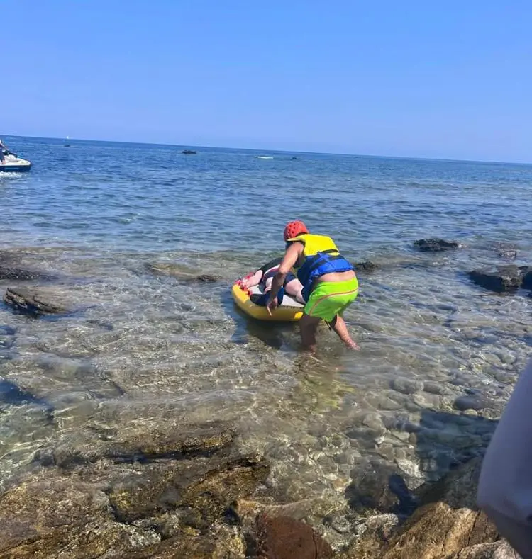 L'intervento a Punta Perruledda dei volontari del soccorso marittimo della Protezione civile