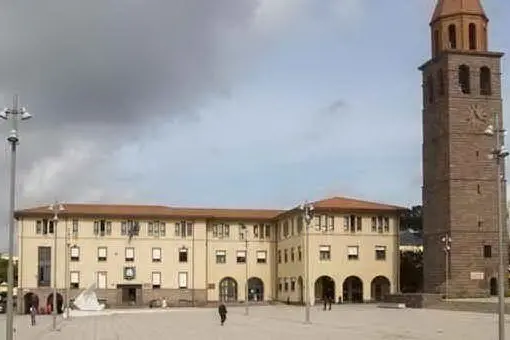 Il municipio di Carbonia (foto d'archivio)