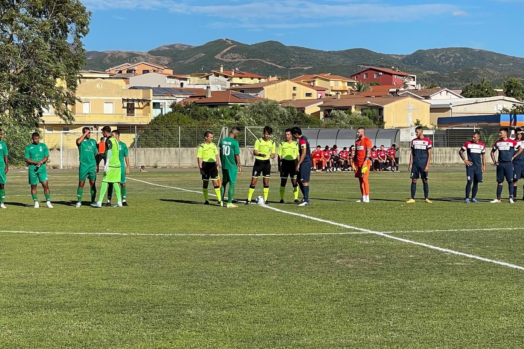 Sant'Elena e Ferrini in campo nel match di Coppa Italia dello scorso 21 agosto: domenica si sfidano a Cagliari (foto Spignesi)