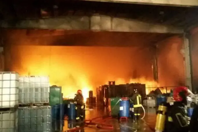 Alcune immagini dell'incendio