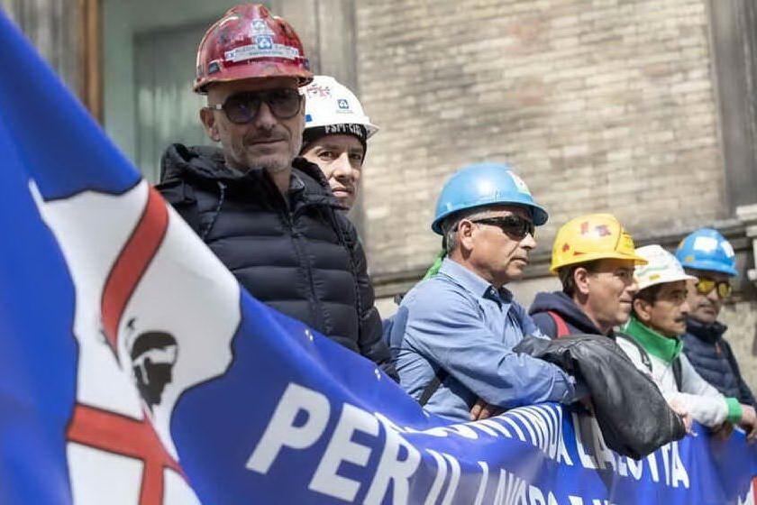 Una protesta dei lavoratori dell'ex Alcoa (Archivio L'Unione Sarda)