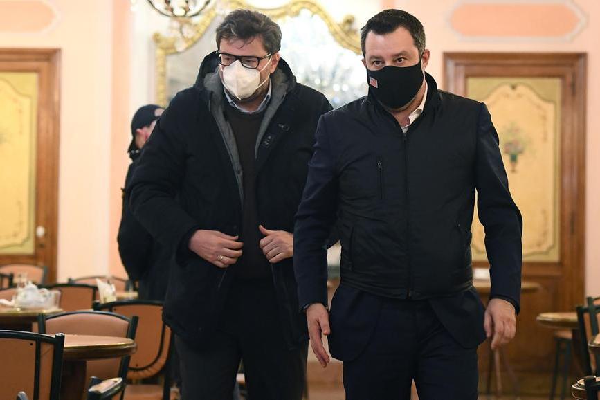 Lega, “tregua” tra Salvini e Giorgetti. Il segretario: “Ascolto tutti, ma decido io”