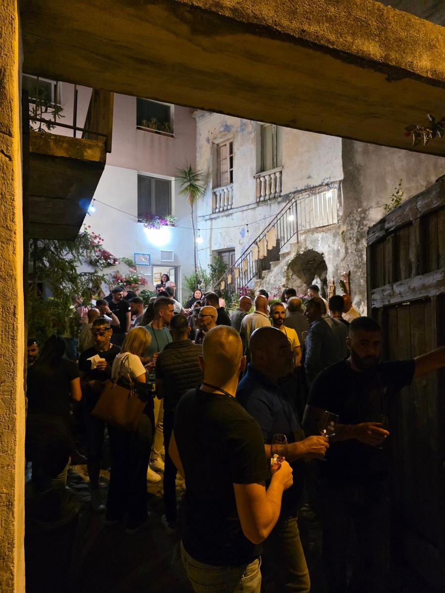 Oliena celebra il Nepente: degustazioni, canti a tenore e spettacoli nel centro storico
