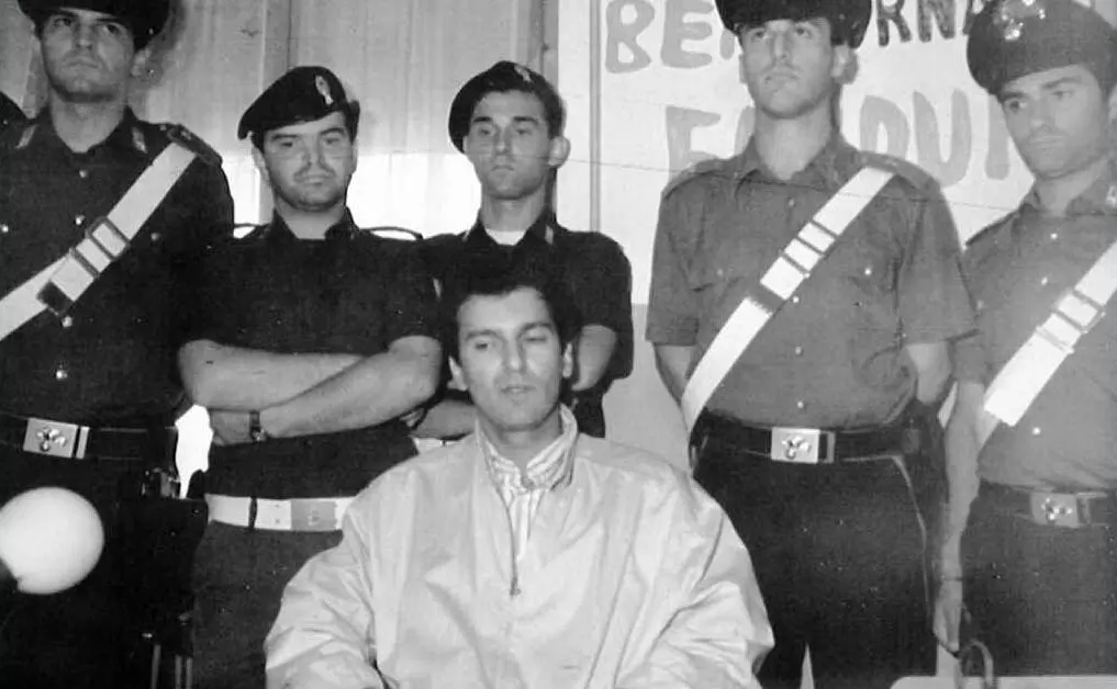 L'11 luglio 1992 il piccolo viene liberato per una cifra record: 5 miliardi e 300 milioni di lire (in foto la scarcerazione di Matteo Boe)
