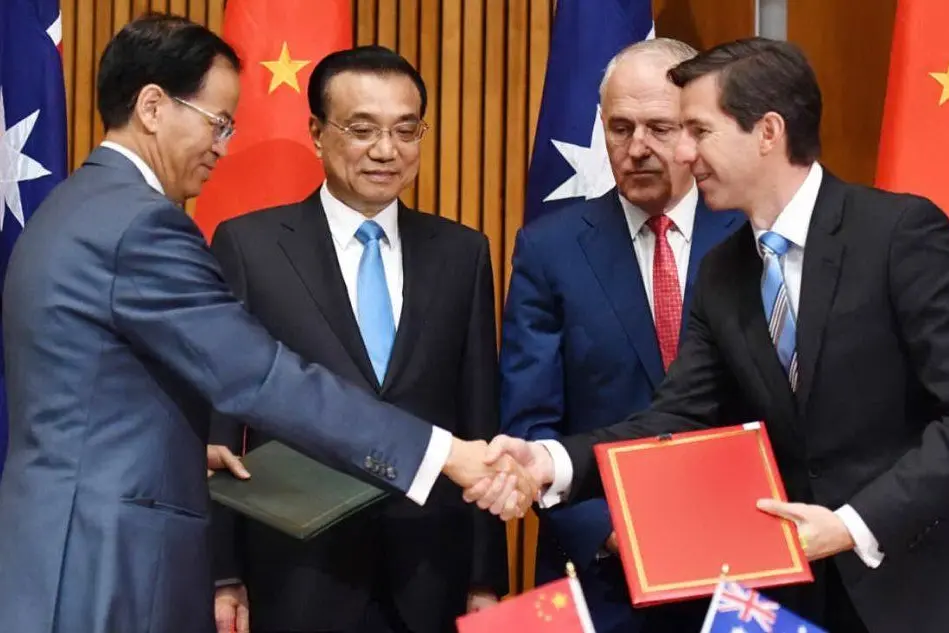 Cheng, il primo ministro cinese Li Keqiang, il premier australiano Malcolm Turnbull e il ministro dell'Educazione australiano Simon Birmingham (Ansa)