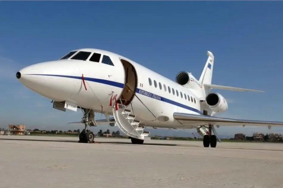 Il Falcon 900 (foto Twitter Aeronautica militare)