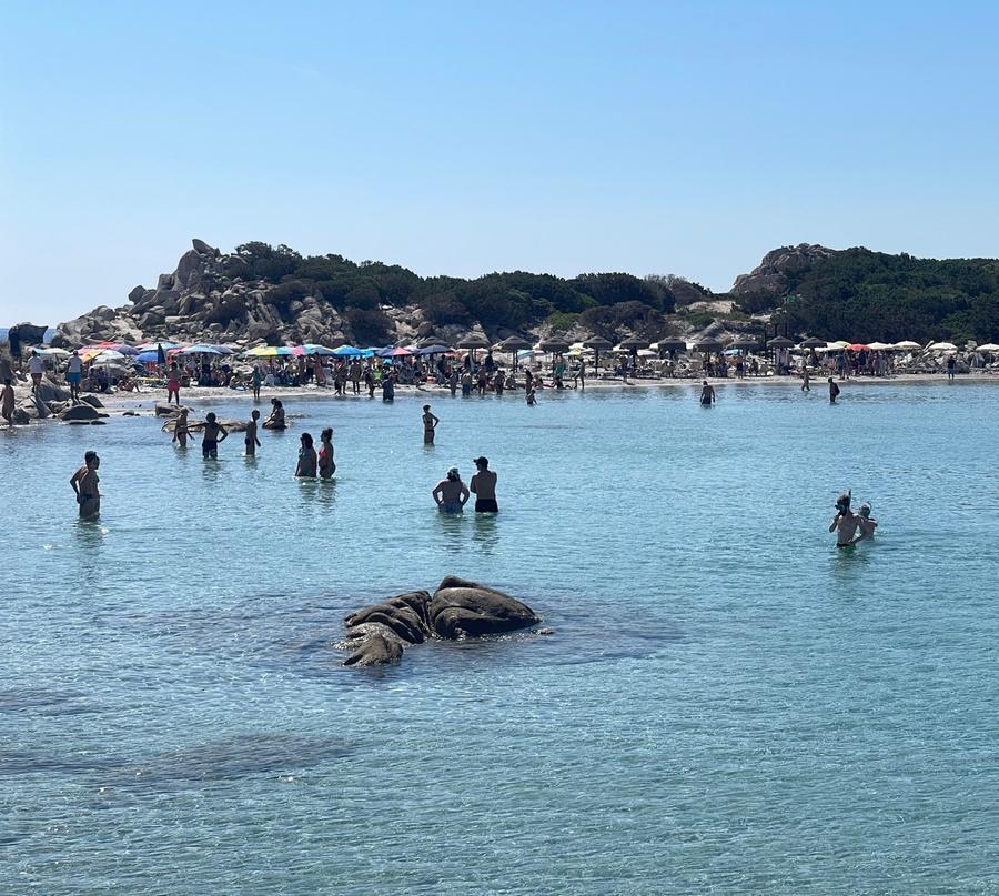 Stop agli ombrelloni a Punta Molentis: la polemica finisce a