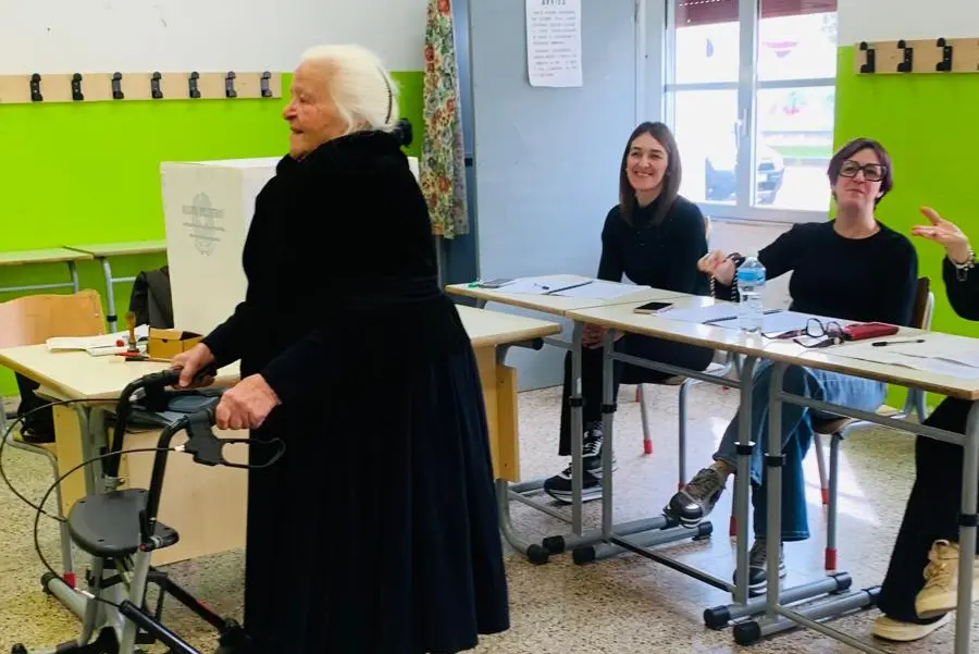 Tzia Maria Pira al seggio