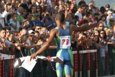 L'azzurro Andrew Howe e il pubblico di Isili al meeting 'Terra Sarda' del 2006