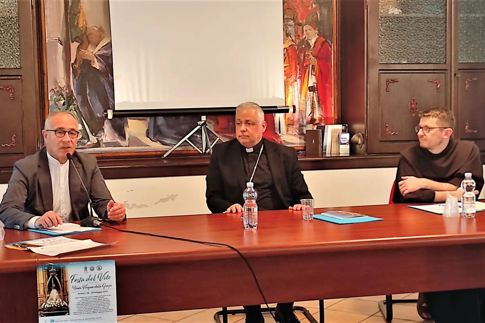 il sindaco Campus, l'arcivescovo Saba e padre Chieruzzi (foto G. Marras)