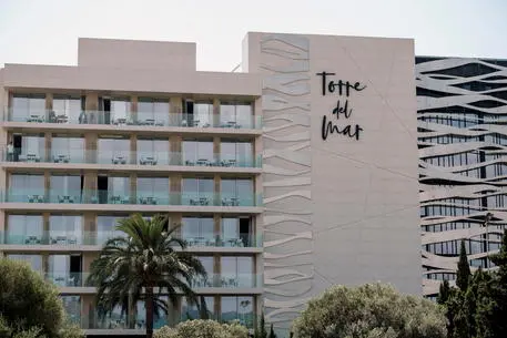 epa09244669 General view of the hotel Torre del Mar after two tourist fell from a room on fourth floor of the building at Platja d'en Bossa beach, in Ibiza island, Spain, 03 June 2021. A Mexican woman, 22, and a Moroccan man, 26, died in the incident that occured early morning. Spanish National Police is conducting further investigation into the incidence. EPA/SERGIO G. CANIZARES