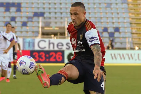 Nainggolan con la maglia del Cagliari (Ansa)