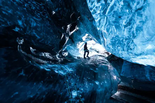 Caverna di ghiaccio in Islanda (foto da frame video)