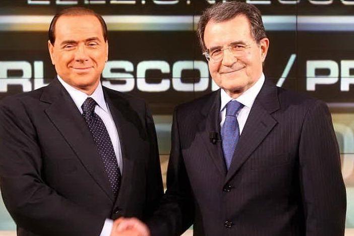 Euro, come ai vecchi tempi: Berlusconi vs Prodi. Il Cav attacca, il Prof risponde