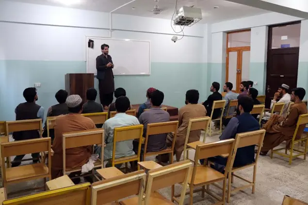 Una scuola in Afghanistan (Ansa)