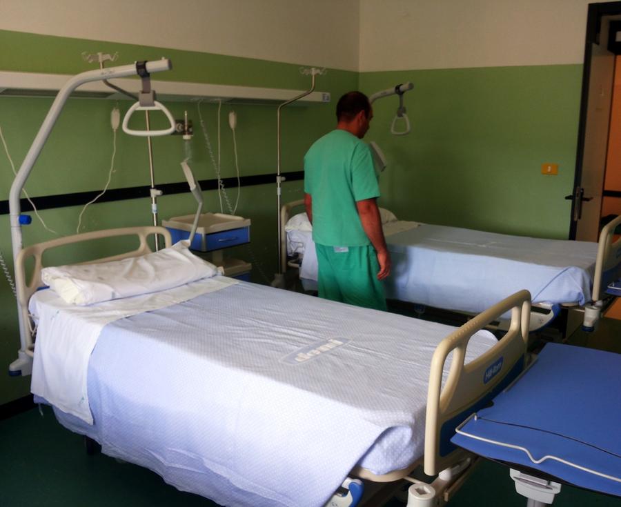 «Medicina al colasso: pochi specialisti e pazienti dimenticati»