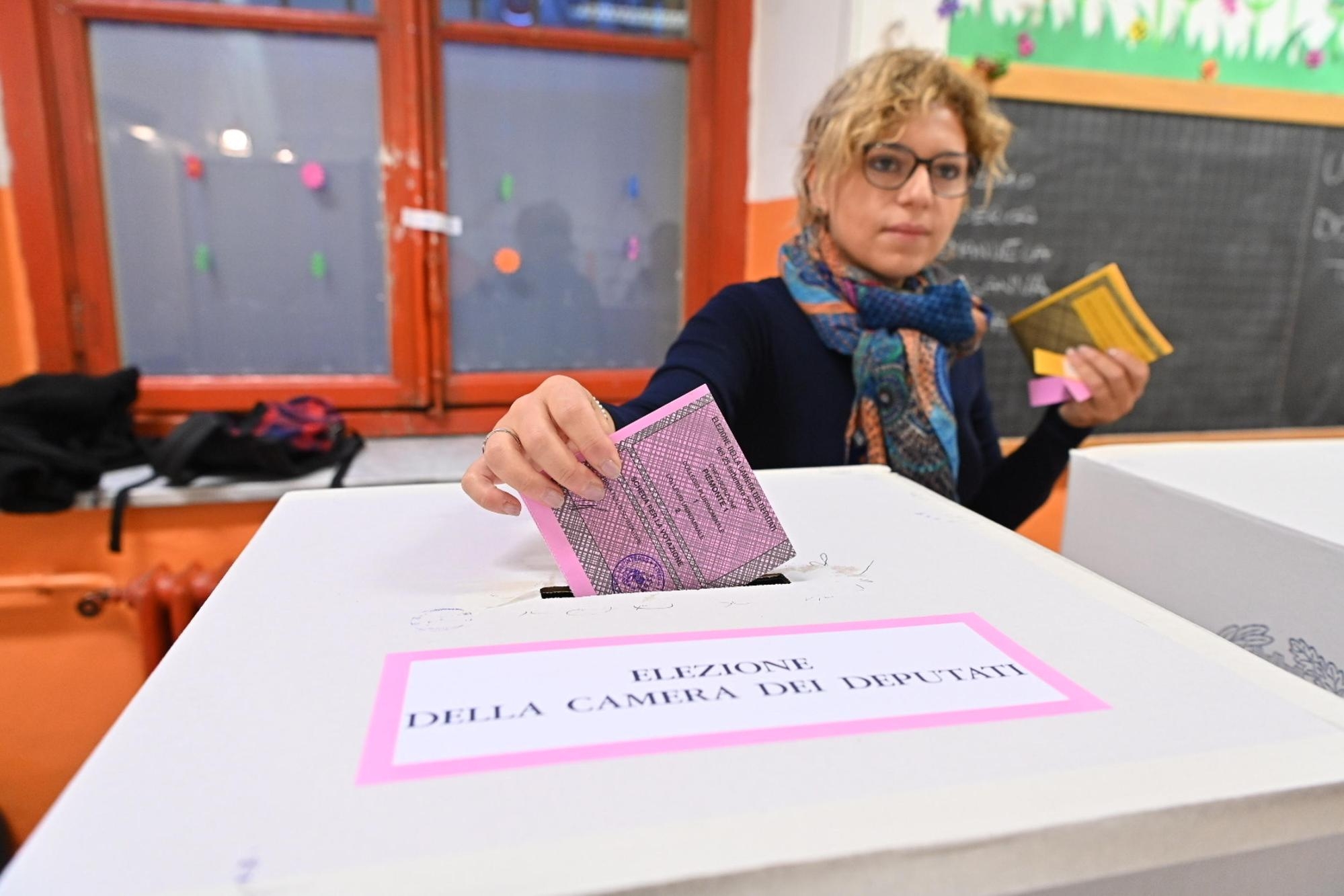 Elezioni, urne aperte fino alle 23: al voto 1,3 milioni di sardi