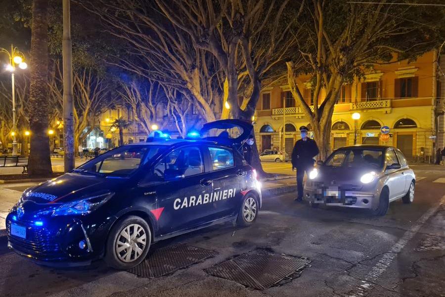 Cagliari, spacciava droga in piazza del Carmine: 41enne in manette