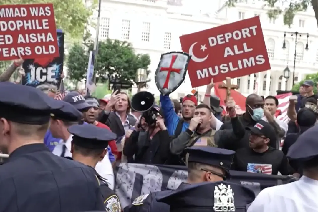 Estrema destra in piazza in Inghilterra e Usa contro musulmani e migranti