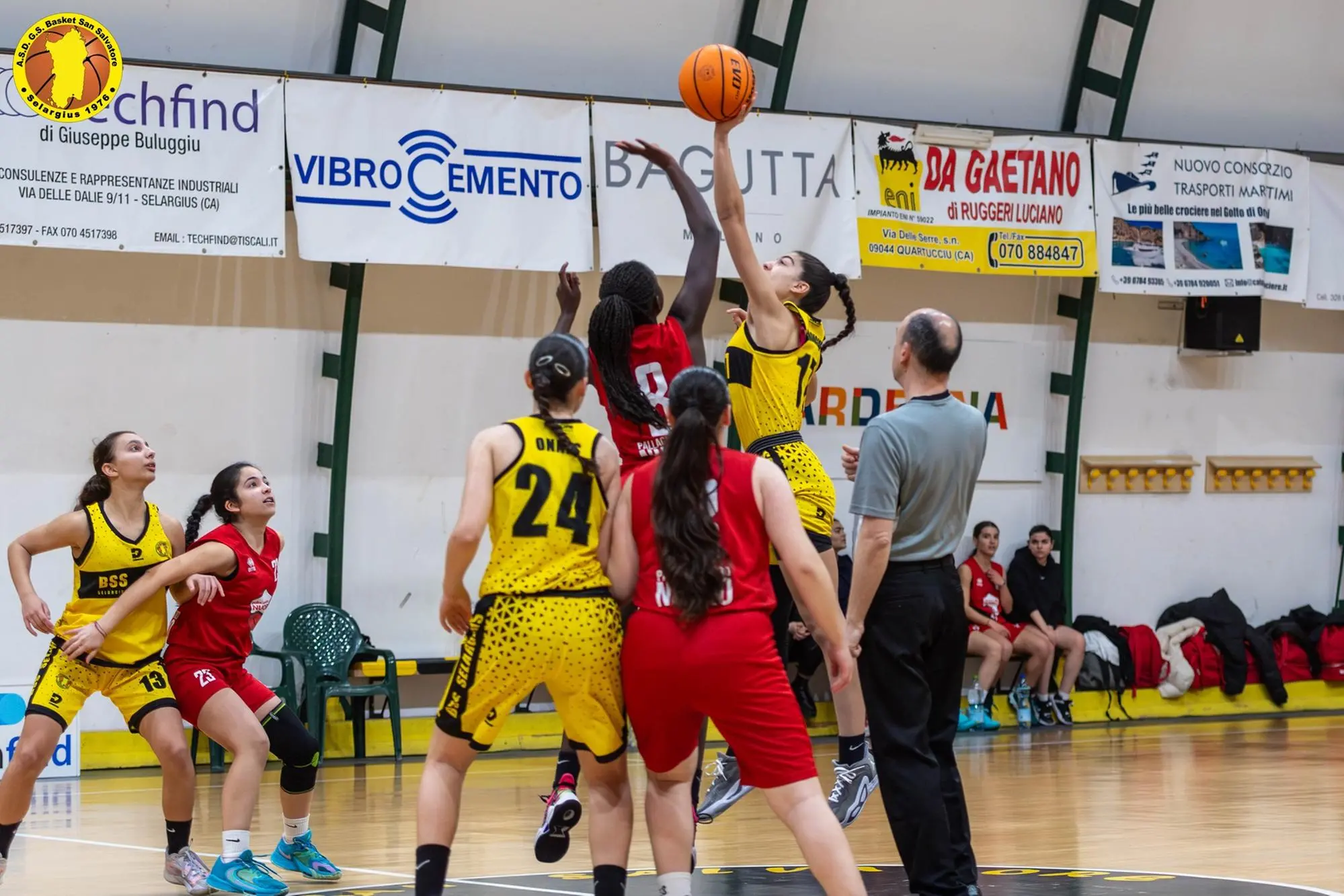 Una gara di basket femminile a livello giovanile (foto Cicotto)