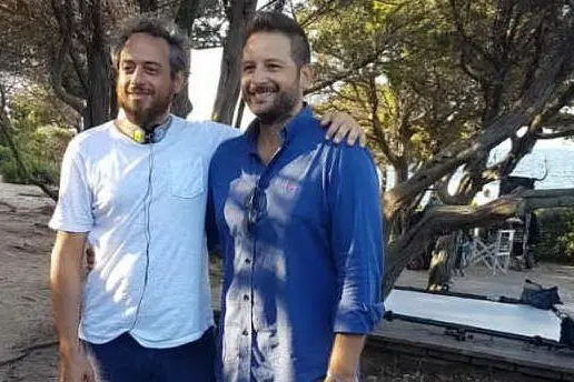 Il sindaco di Arzachena Roberto Ragnedda con il regista Giuseppe Gagliardi (foto Comune di Arzachena)