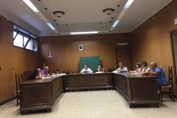 Una seduta del Consiglio comunale di Ghilarza