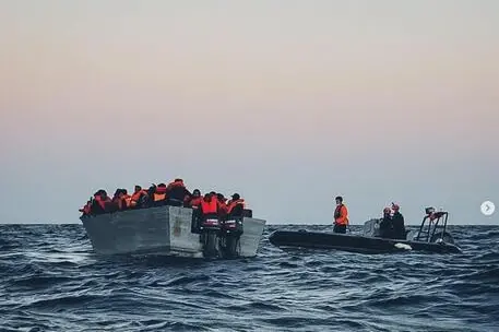 Raffica di sbarchi a Lampedusa (Ansa)