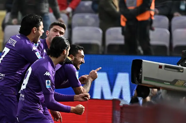 L'esultanza di Danilo Cataldi per il gol che ha deciso Fiorentina-Cagliari (foto Ansa)