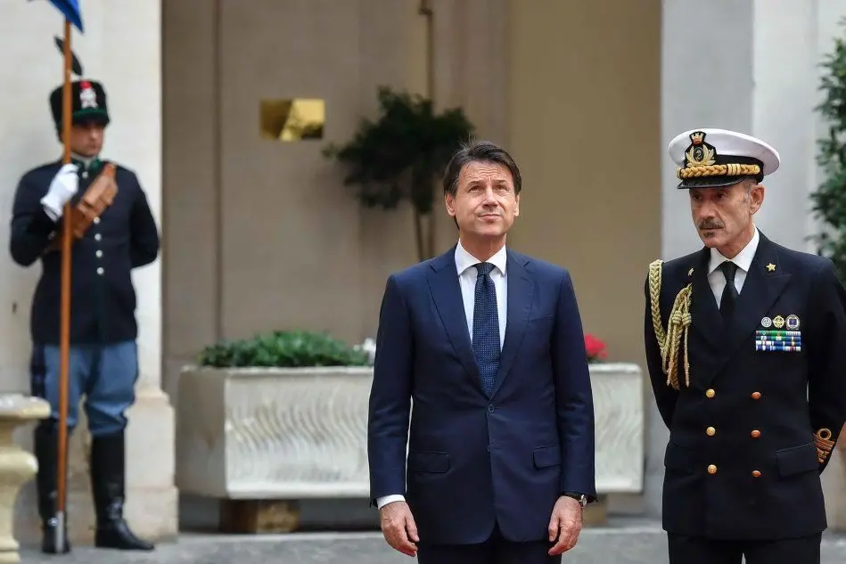 Il premier Giuseppe Conte riceve a Palazzo Chigi Fayez al Serraj (Ansa)