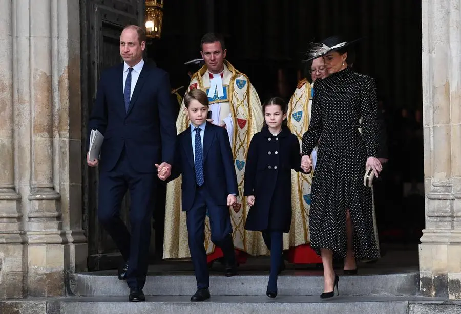 I duchi di Cambridge con i figli George e Charlotte (Ansa)