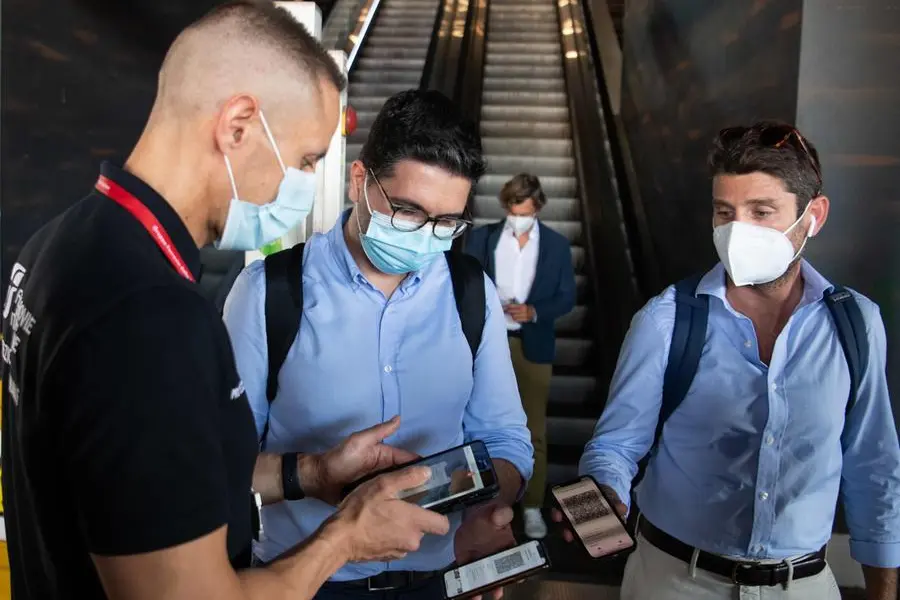 Controlli del Green Pass Covid a Roma (Ansa)