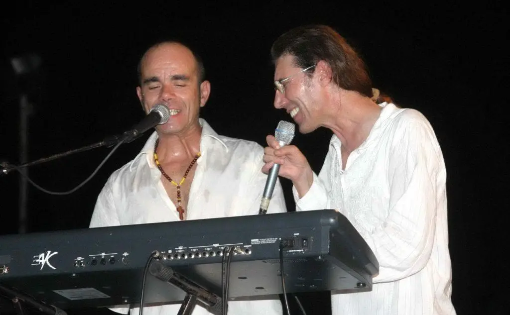 Con Gigi Camedda, con cui ha fondato i Tazenda negli anni Ottanta assieme a Gino Marielli
