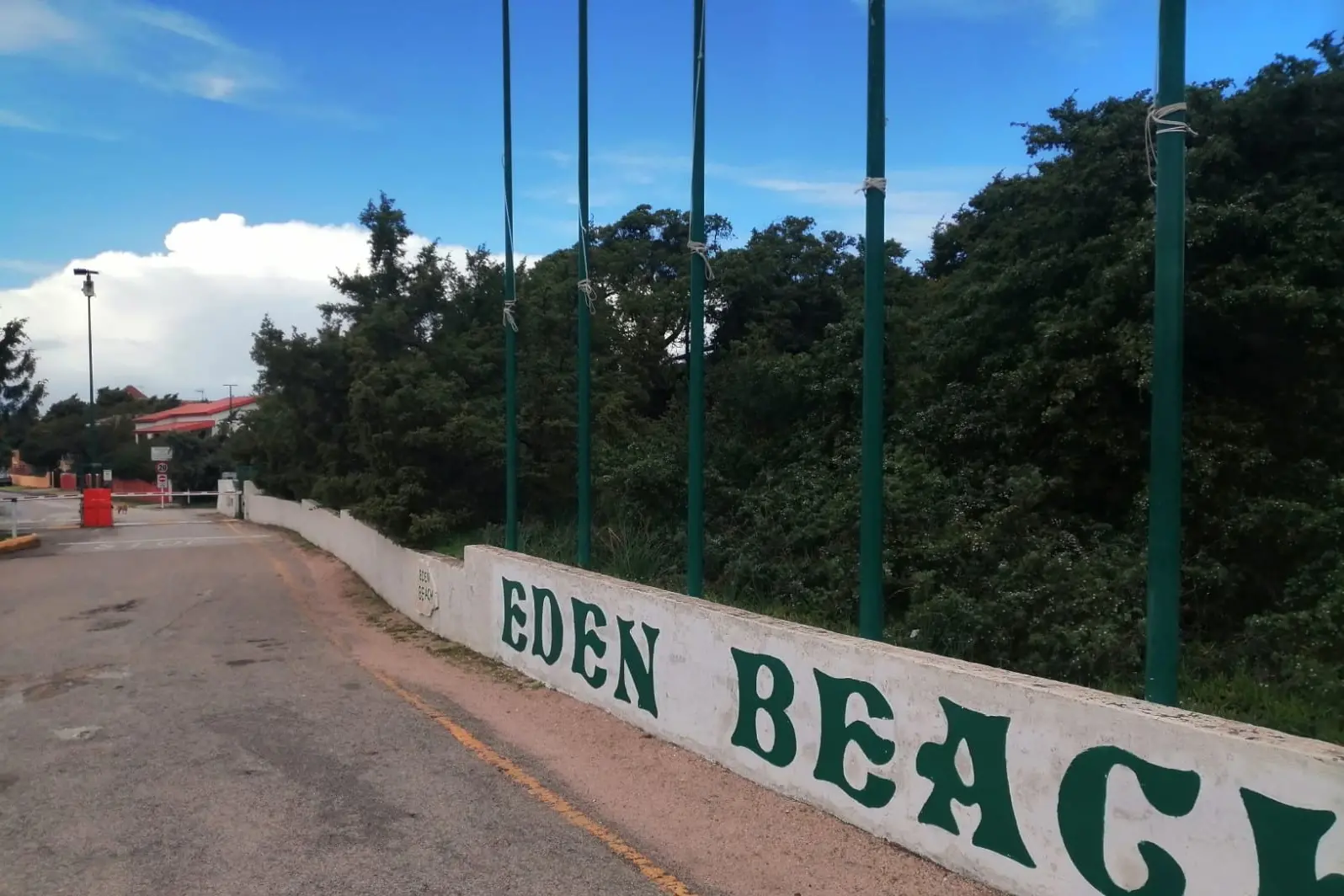 L'ingresso del villaggio Eden Beach (foto L'Unione Sarda - Tellini)