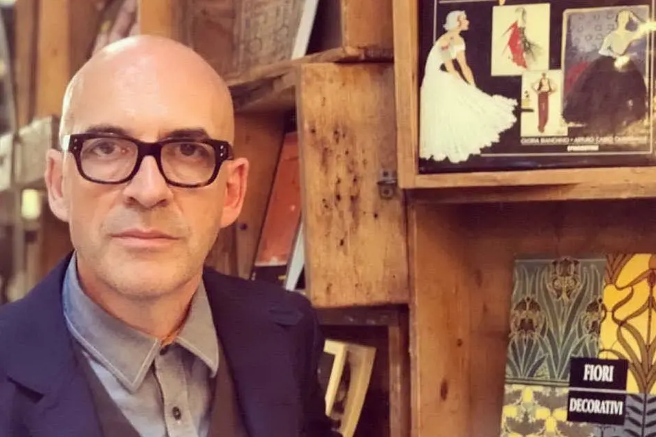 Antonio Marras nel suo concept store di Milano