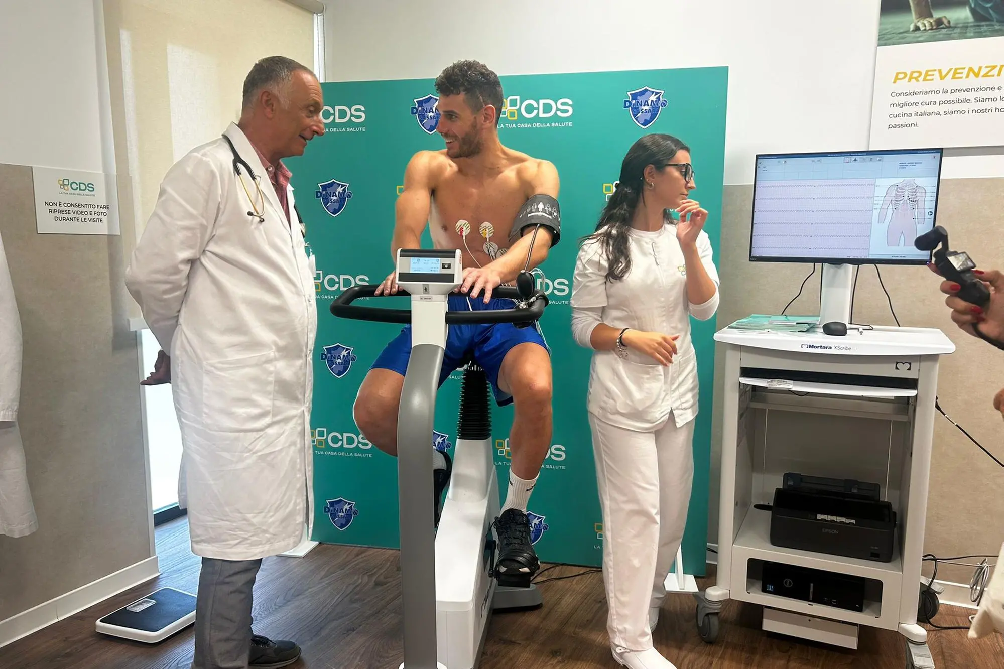 Marco Ceron durante l'elettrocardiogramma sotto sforzo (foto dinamobasket.com)