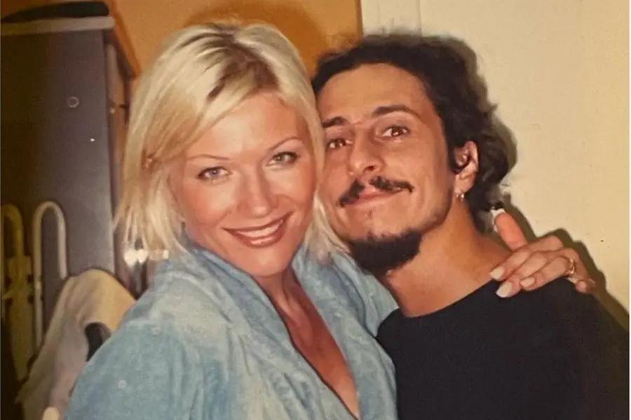 Insieme a Natasha Stefanenko in uno scatto del 1999 (foto Instagram)